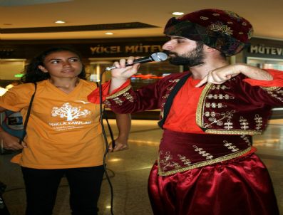 Çocuklar Alışveriş Merkezinde Eğlendi