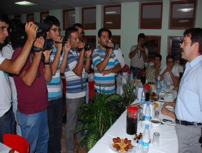 Doktorlardan Basına İftar Yemeği