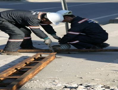 Elektrik Şebekesi Yer Altına Alınıyor, Demir Direkler Kaldırılıyor