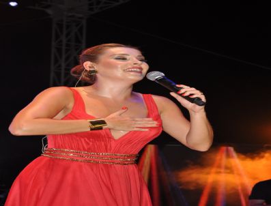 Funda Arar Ateşi Port Cratos`u Yaktı