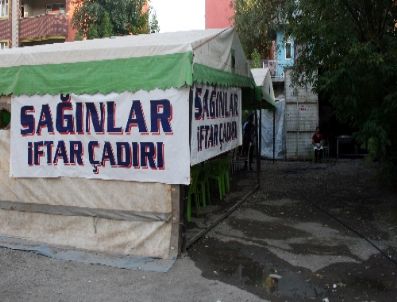 Hayırsever İş Adamı İftar Çadırı Sayısını 4`e Çıkardı