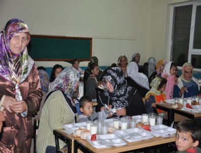 Hendek Gençlerinden Köylülere İftar