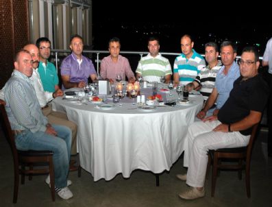 İBRAHIM İLHAN - Huzurlu Yaşamı Destekleme Derneği`nden İftar Yemeği