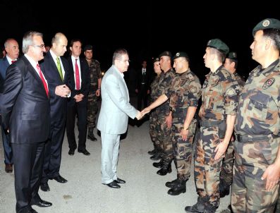 İçişleri Bakanı Şahin, Sahuru Özel Harekat Polisleriyle Yaptı