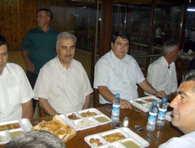 Kadıköy’de Başkan Partililerine İftar Yemeği Verdi