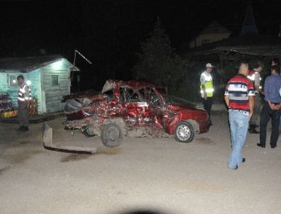ESENCE - Panelvan İle Otomobil Çarpıştı: 2 Ölü, 5 Yaralı