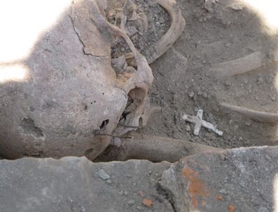 Parion Antik Kenti`nde Piskopos Mezarı Bulundu