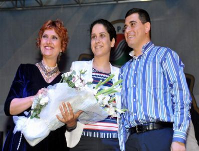 Ramazan Etkinliğinde Şükriye Tutkun Kepez’de Sahne Aldı