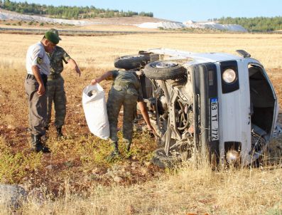 Şanlıurfa`da Pikap Şarampole Uçtu: 2 Yaralı