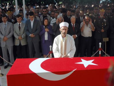 Şehit Jandarma Er Yusuf Aktan Toprağa Verildi