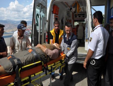SIVAS CUMHURIYET ÜNIVERSITESI - Suşehri’nde Traktör Kazası: 2 Yaralı