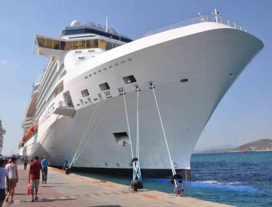 `yüzen Şehir` İlk Seferini Kuşadası`na Yaptı