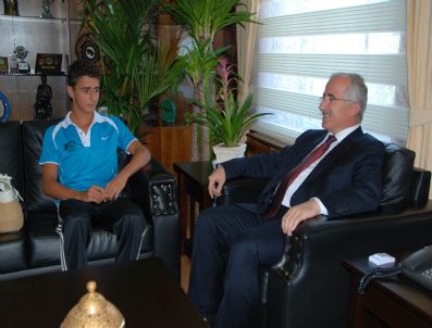 Başarılı Sporculardan Vali Tuna’ya Ziyaret