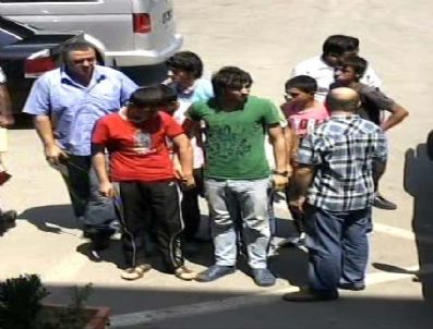 Belediye Servis Aracına Saldıranlar Yakalandı