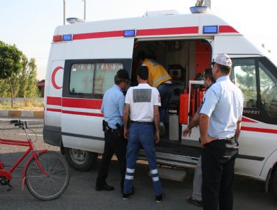 Bisikletiyle Kamyonun Kasasına Takılan Genç Canından Oluyordu