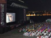 Yıldızların altında Jennifer Aniston