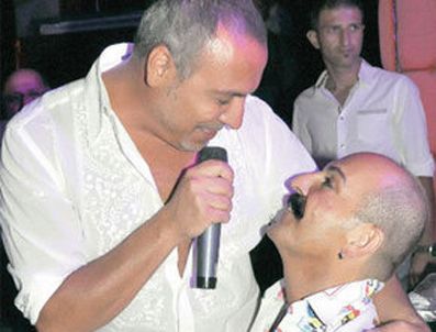 CEMİL İPEKÇİ - Cemil İpekçi'ye önce tehdit sonra şampanya!