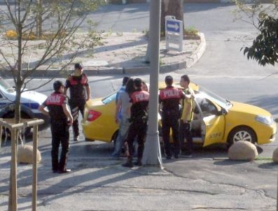 Polis, Fenerbahçelileri Otel Önünden Uzaklaştırdı (özel)