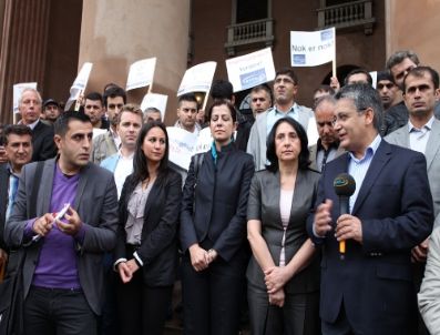 NAZMI GÜR - Roj Tv Davası, Avukatın Şovuyla Başladı