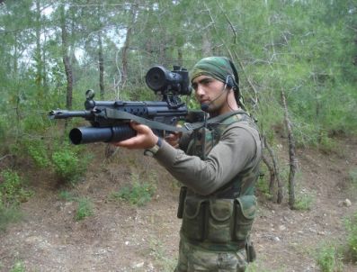 Şehit Rıfkı Damar`ın Baba Ocağına Ateş Düştü