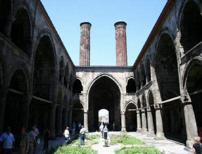 Tarihi Medreseye Törenli Restorasyon