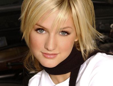 BEVERLY HILLS - Ashlee Simpson yeni evine taşınıyor