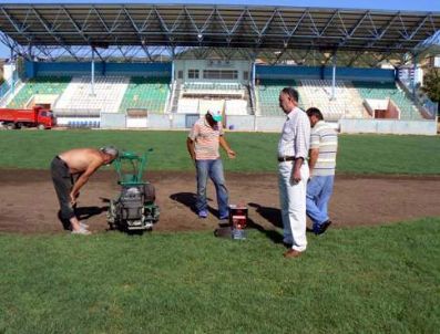 Atatürk Stadı`nı Yenileme Çalışmaları Sürüyor