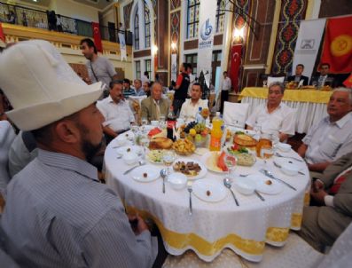 TARıM VE KÖYIŞLERI BAKANı - Bağcılar Belediyesi Bişkek`te İftar Sofrası Kurdu
