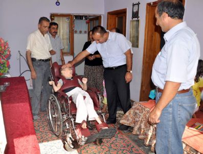 MURAT UZ - Engelli Çocuğun Tekerlekli Sandalye Sevinci