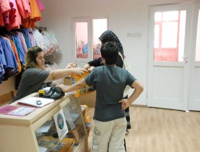 Etimesgutlu Çocukların Bayramlığı Şefkateli Çarşısı’ndan