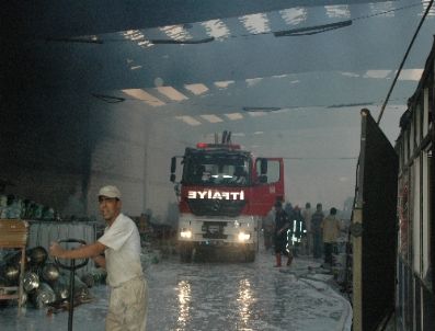 SÜLEYMAN OĞUZ - Gaziantep`te boya fabrikası yangını:3 işçi öldü