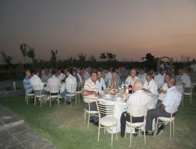 AHMET SALIH DAL - İşadamı Aykanat, Muhtarlar İle Fakir Ailelere İftar Yemeği Verdi