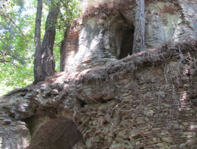 RUMCA - Kurşunlu Manastırı Yıkılmaya Yüz Tuttu