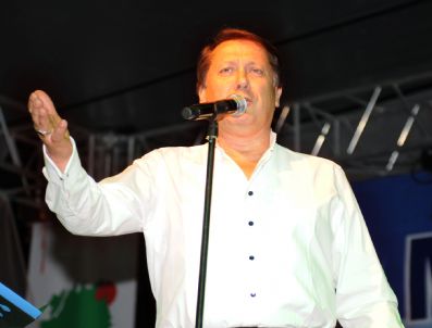 AHMET ÖZHAN - Mamak`ta Ahmet Özhan Rüzgarı Esti