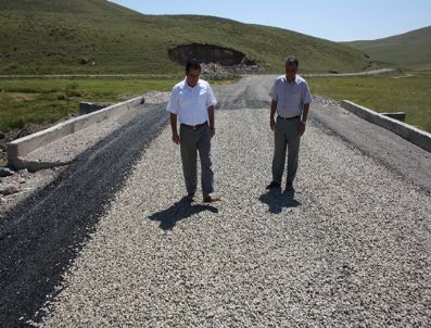 Selim’de Köy Yolları Asfaltlanıyor