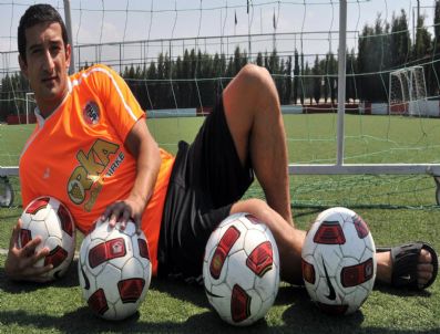 SERHAT AKıN - Turgutluspor`da Serhat Akın İmzaladı