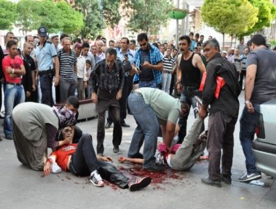 ŞAHIN DEMIR - Valilik Önündeki Tartışma Kanlı Bitti: 2 Kardeşten Biri Öldü, Diğeri Yaralı