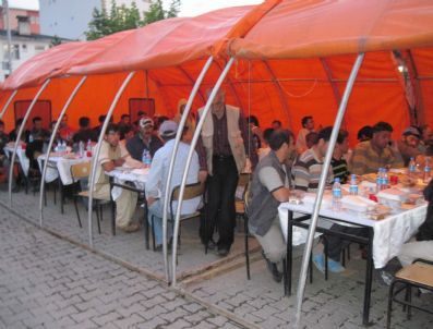 Ardahan Belediyesinden 500 Kişilik İftar Yemeği