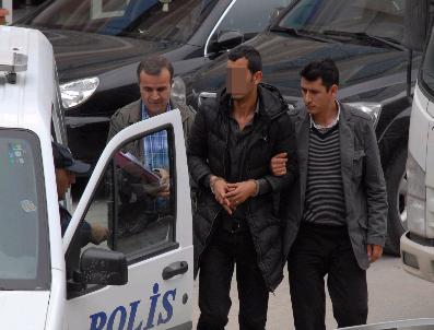 RÜŞTÜ ZORLU - Bıçakla Yaralamaya Gözaltı