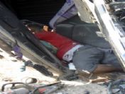 Devrilen Tır`da 1,5 Saatlik Can Pazarı