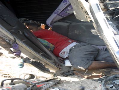 Devrilen Tır`da 1,5 Saatlik Can Pazarı