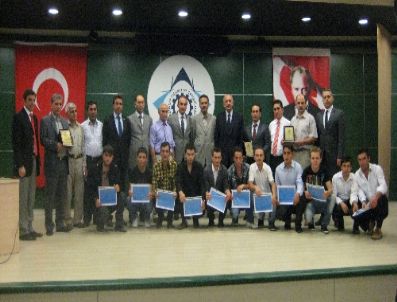 AHMET TACETTIN ÖTÜGEN - Erzurum`da Umem Kursunda Başarılı Olanlara Sertifikaları Verildi