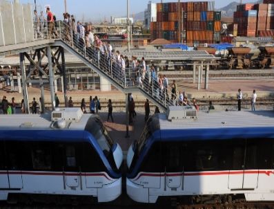 SÜLEYMAN KARAMAN - İzban, Tcdd`den 10 Tren Seti Kiralayacak