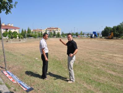 NEYZEN - Kartepe Belediyesi 17 Ağustos Mahallesinde Futbol Sahasını Düzenliyor