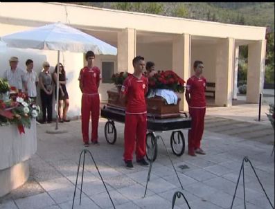 Nejat Biyediç Toprağa Verildi