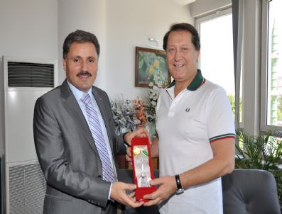 AHMET ÖZHAN - Sanatçı Ahmet Özhan`dan Malatya Belediye Başkanı Ahmet Çakır`a Ziyaret