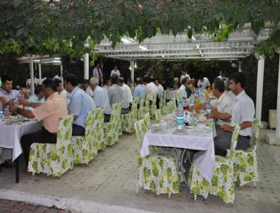 ORHAN BURHAN - Siirt Valisi Çolak Kamu Kurum Müdürleri ve Meclis Üyeleriyle İftarda Bir Araya Geldi