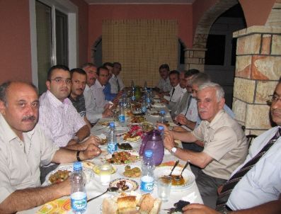 Ünişad, İftar Programında Ünye ve Çevre Beldelerdeki Bürokratları Ağırladı