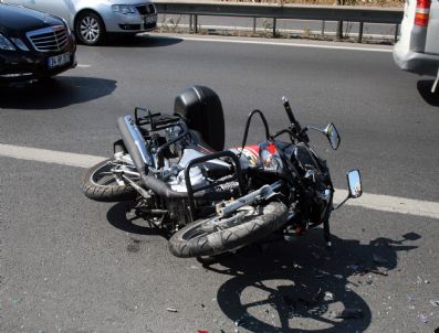 MURAT ARSLAN - Ataşehir`de motorsiklet kazası: 1 yaralı