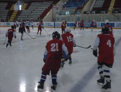 Buz Hokeyi 16 Yaş Altı Milli Takım Kampı Erzurum`da Start Aldı